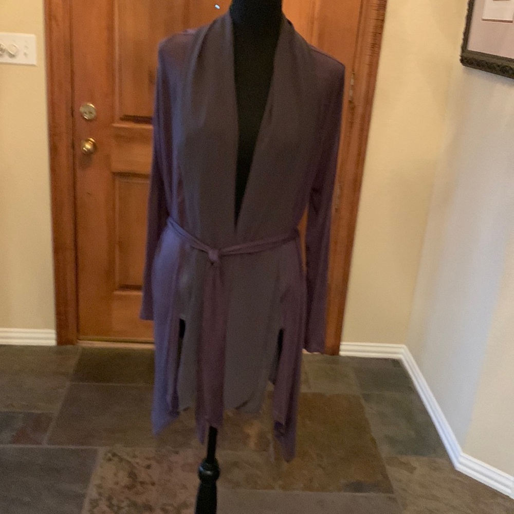 Beautiful grey jacket by Monoreno. Sz M. Jersey & crepe material. Unusual zipper